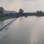धनवाही डैम के ओवरफ्लो पानी के बीच अटके अज्ञात युवक के शव एसडीआरएफ की टीम ने निकाला*