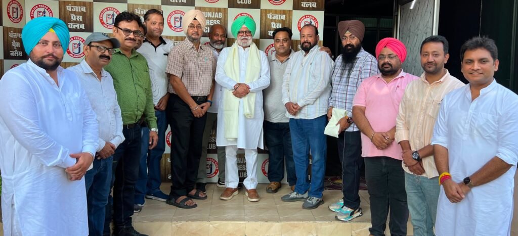 ਪੰਜਾਬ ਪ੍ਰੈੱਸ ਕਲੱਬ ਵਿਖੇ ਕਾਂਗਰਸੀ ਆਗੂ ਤੇ ਸਾਬਕਾ ਸੰਸਦ ਮੈਂਬਰ ਰਾਣਾ ਗੁਰਜੀਤ ਸਿੰਘ ਦਾ ਨਿੱਘਾ ਸਵਾਗਤ 1 ਪੰਜਾਬ ਪ੍ਰੈੱਸ ਕਲੱਬ ਵਿਖੇ ਕਾਂਗਰਸੀ ਆਗੂ ਤੇ ਸਾਬਕਾ ਸੰਸਦ ਮੈਂਬਰ ਰਾਣਾ ਗੁਰਜੀਤ ਸਿੰਘ ਦਾ ਨਿੱਘਾ ਸਵਾਗਤ - JALANDHAR, पंजाब