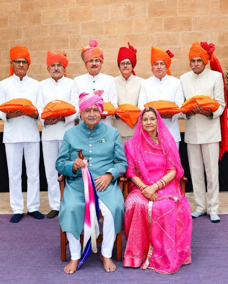 कर्तव्य पथ निभाने वाले कर्तव्यनिष्ठ और ईमानदार कर्मचारी को जोधपुर दरबार महाराजा गजसिंह ने किया सम्मानित