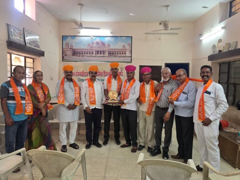 राजस्थान पंचायती राज एवं माध्यमिक शिक्षक संघ से जुड़े शिक्षकों का जिला स्तरीय शैक्षिक सम्मेलन का द्वितीय दिवस पावटा स्थित महासंघ कार्यालय में आयोजित हुआ