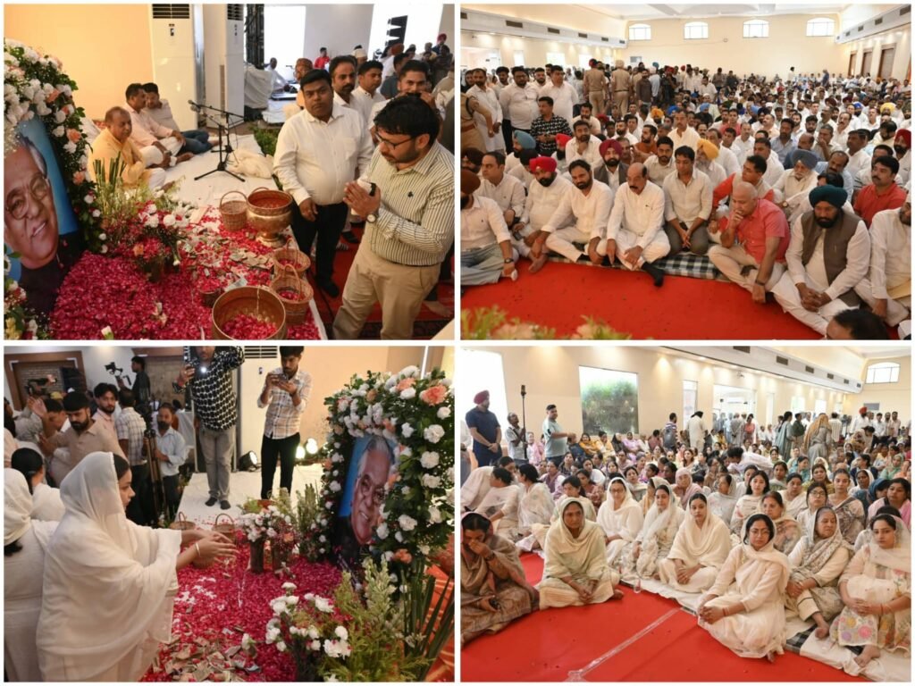 पूर्व मंत्री चुनी लाल भगत को श्रद्धांजलि भेंट करने के लिए उमड़े लोग 1 पूर्व मंत्री चुनी लाल भगत को श्रद्धांजलि भेंट करने के लिए उमड़े लोग - JALANDHAR, पंजाब