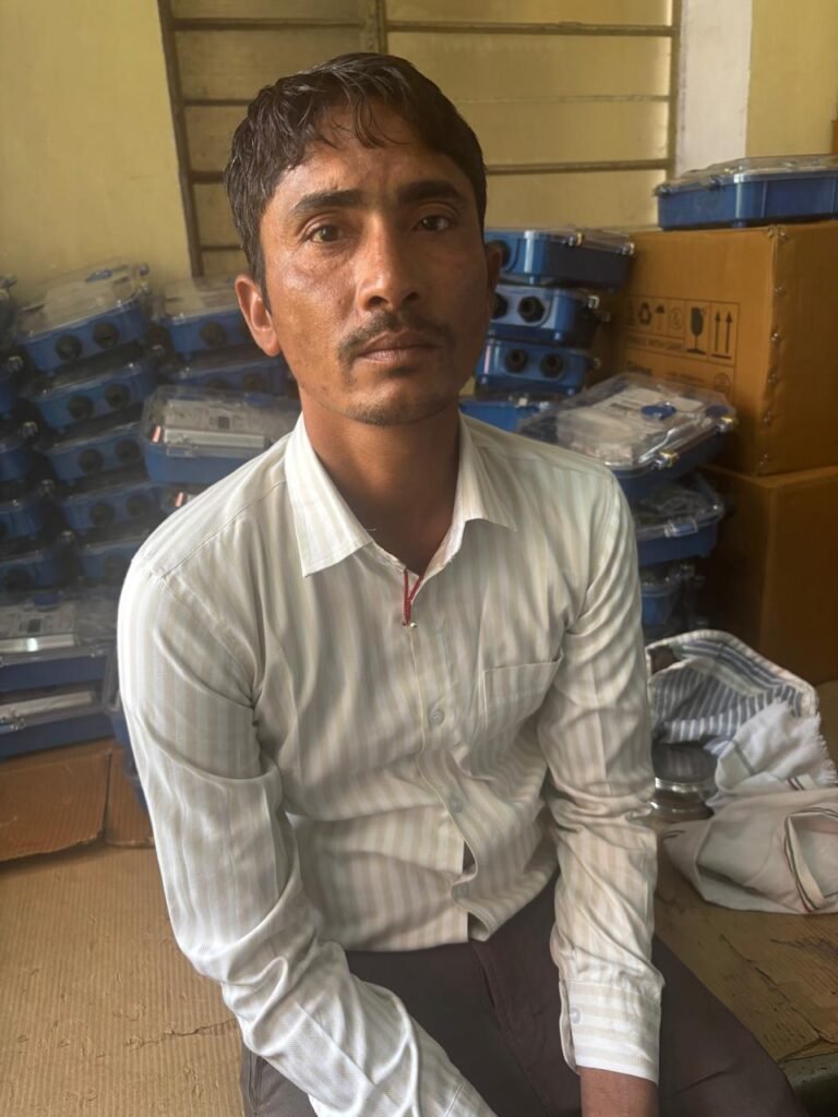करौली में जयपुर डिस्कॉम, हिण्डौन सिटी के टेक्नीशियन प्रथम (सहायक स्टोर कीपर) 8,000 रुपये रिश्वत लेते रंगे हाथों गिरफ्ता