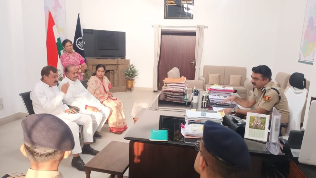 राजनीतिक पार्टियों द्वारा जबरदस्ती पार्षदों पर दबाव बनाकर उनको वोट देने से वंचित रखना लोकतंत्र के खिलाफ 1 राजनीतिक पार्टियों द्वारा जबरदस्ती पार्षदों पर दबाव बनाकर उनको वोट देने से वंचित रखना लोकतंत्र के खिलाफ - JODHPUR, राजस्थान