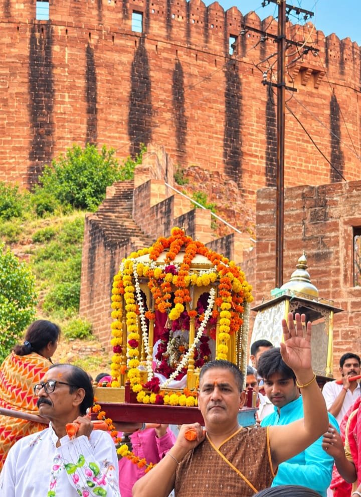 जोधपुर में देवझूलनी एकादशी पर कृष्णमय हुआ भीतरी शहर: हाथी-घोड़ा पालकी के जयकारों के साथ भगवान को कराया पदम सागर में स्नान