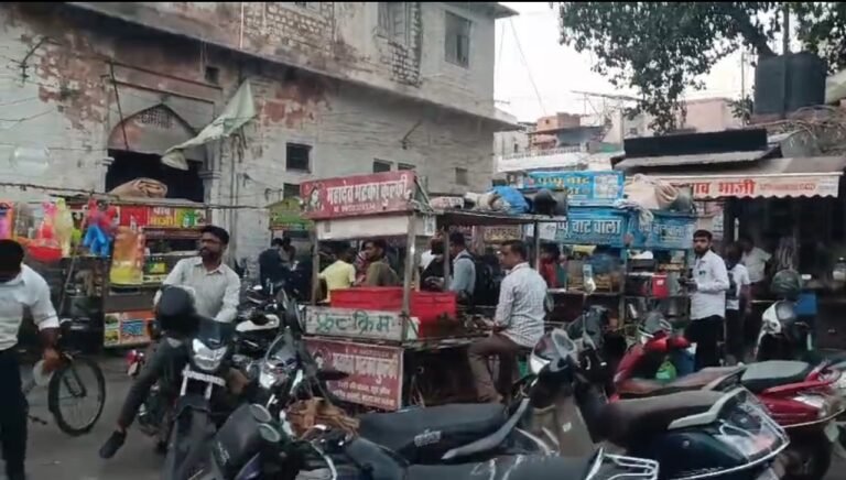 पूरे शहर में अतिक्रमण हटाने की कार्रवाई, निगम कार्यालय के पास ही नियमों की अनदेखी?