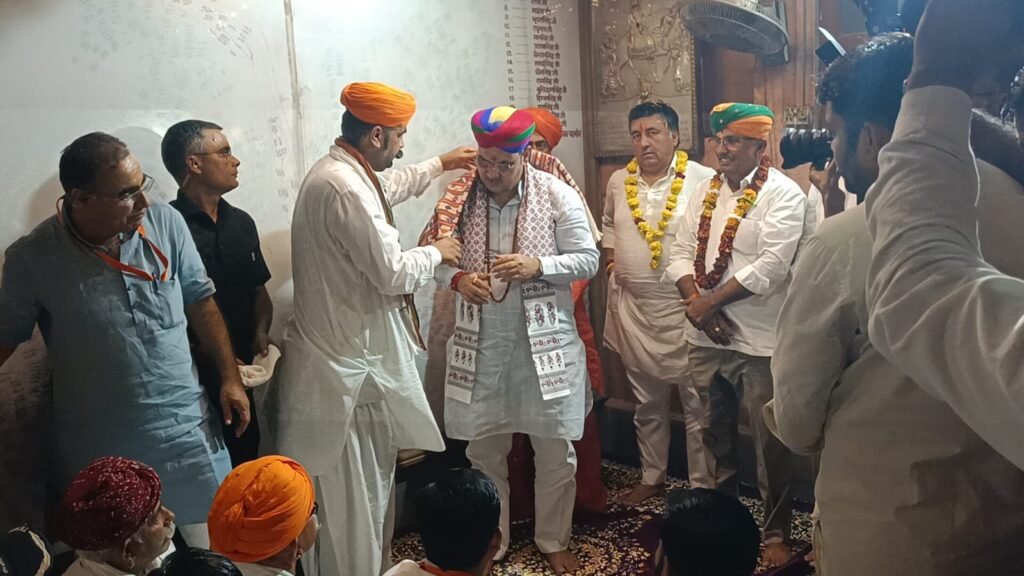 राजस्थान मुख्यमंत्री पहुंचे रामदेवरा, बाबा की समाधि पर पूजा अर्चना की 1 राजस्थान मुख्यमंत्री पहुंचे रामदेवरा, बाबा की समाधि पर पूजा अर्चना की - JODHPUR, राजस्थान