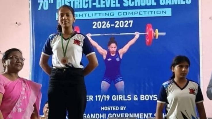 जिला स्तरीय वेटलिफ्टिंग प्रतियोगिता में देवयांसी पुरोहित ने जीता सिल्वर मेडल 1 जिला स्तरीय वेटलिफ्टिंग प्रतियोगिता में देवयांसी पुरोहित ने जीता सिल्वर मेडल - JODHPUR, राजस्थान