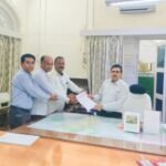 विद्यालय समय परिवर्तन को लेकर शिक्षक संघ ने सौंपा ज्ञापन