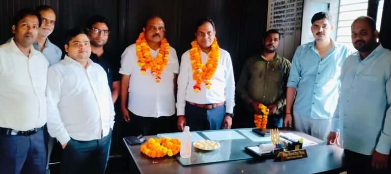 प्रशंसा के पात्र बने रसूलाबाद के नए बीडीओ नरेश कुमार, पदभार संभालते ही जनता के हित में लिए बड़े फैसले; पूर्व बीडीओ विपुल विक्रम सिंह को दी गई भावभीनी विदाई