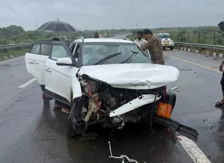 आगरा ब्रेकिंग! आगरा-लखनऊ एक्सप्रेसवे पर भीषण सड़क हादसा