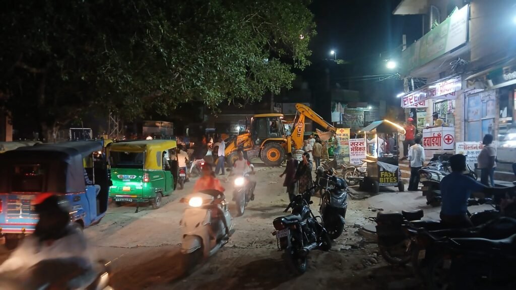 रात में सिविल लाइन का काम बना मुसीबत, सरकारी-निजी पाइप लाइन से दोनों साइड जाम, जनता परेशान 1 रात में सिविल लाइन का काम बना मुसीबत, सरकारी-निजी पाइप लाइन से दोनों साइड जाम, जनता परेशान - JODHPUR, राजस्थान