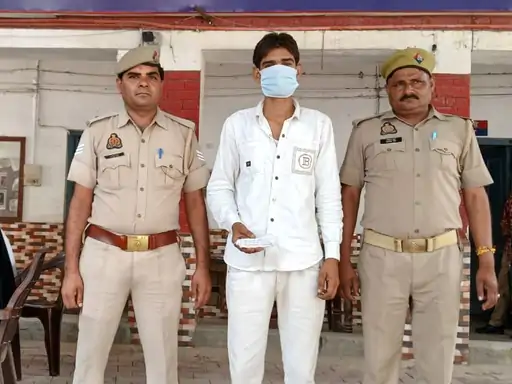 कांधला पुलिस ने चेकिंग के दौरान युवक को पकड़ा, अवैध चाकू बरामद