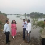 परसोखेड़ी तालाब गणेश विसर्जन स्थल का एडीएम डॉ श्रीवास्तव ने अधिकारियों के साथ किया निरीक्षण दिए आवश्यक व्यवस्थाएं सुनिश्चित करने के निर्देश