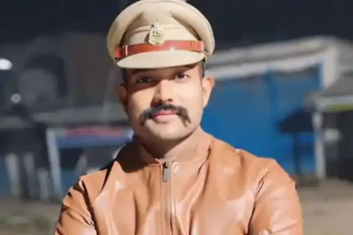 घूस गोरी में निलंबित सब इंस्पेक्टर पुलिस अधीक्षक का पीआर ओ बनाया गया - GONDA, उत्तर प्रदेश