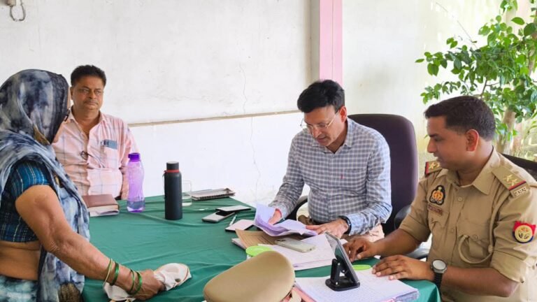 गौर थाना समाधान दिवस में उमड़ी फरियादियों की भीड़, SDM उमाकांत तिवारी ने त्वरित निस्तारण के दिए कड़े निर्देश