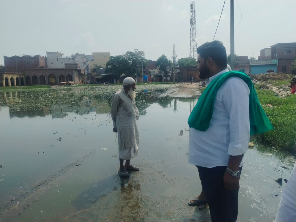 भैसानी में जलभराव से ग्रामीण परेशान, डीएम कार्यालय पर धरने की चेतावनी 1 भैसानी में जलभराव से ग्रामीण परेशान, डीएम कार्यालय पर धरने की चेतावनी - SHAMLI, उत्तर प्रदेश