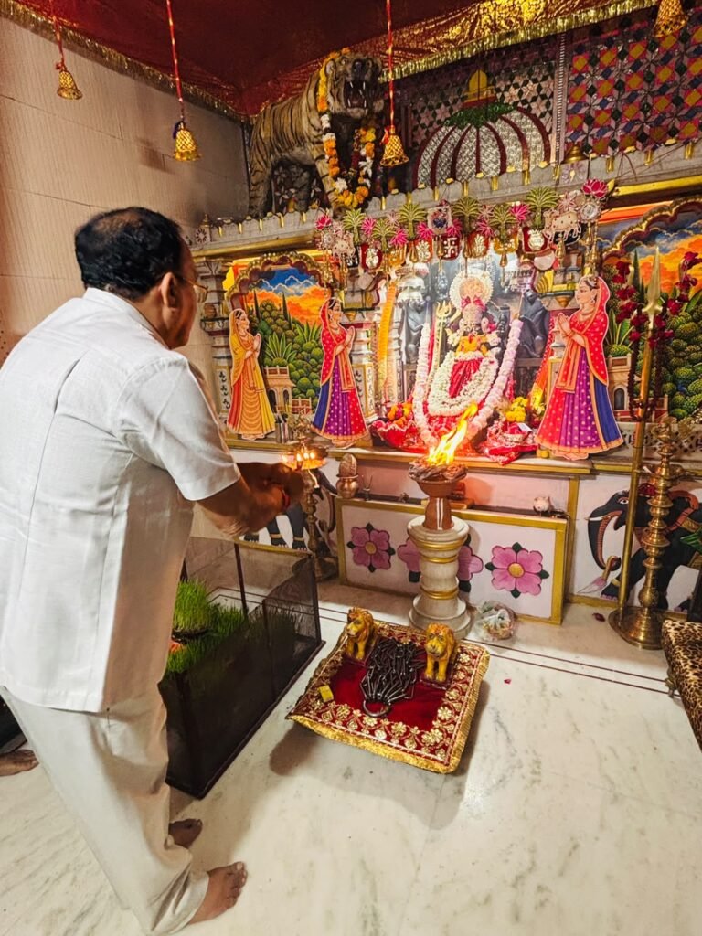 विधानसभाध्यक्ष ने किये नौ देवी मंदिरों में दर्शन प्रदेश की जनता की खुशहाली की कामना की कहा – युवा शक्ति को अराजकता से दूर रहने की मिले प्रेरणा