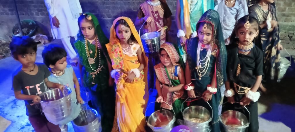 ग्राम रमपुरा में नवदुर्गा उत्सव का भव्य समापन, कन्याओं का हुआ सम्मान और पुरस्कार वितरण - JHANSI, उत्तर प्रदेश