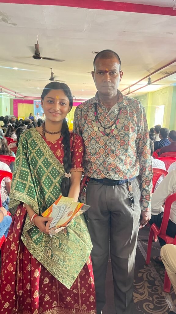 छत्तीसगढ़ की बाल कलाकार लोक गायिका वंदिता साहू से सौजन्य मुलाकात हुआ 1 छत्तीसगढ़ की बाल कलाकार लोक गायिका वंदिता साहू से सौजन्य मुलाकात हुआ - बिलासपुर, छत्तीसगढ़