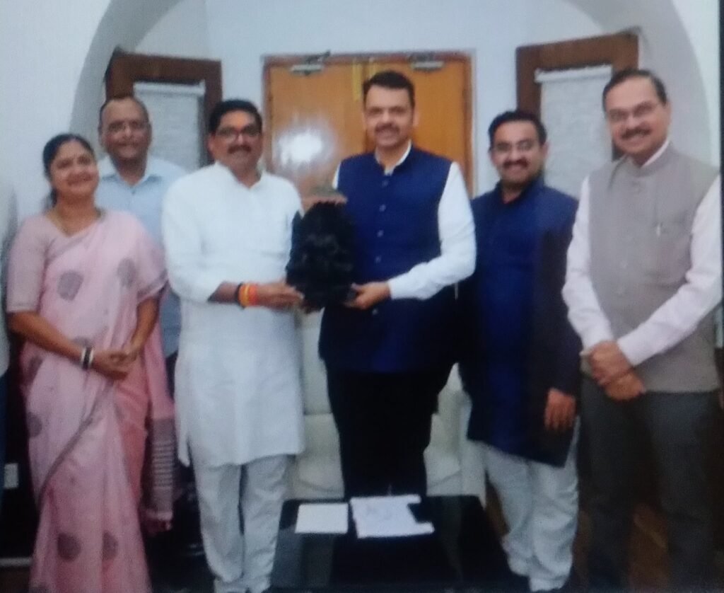 भाजपा ने रविवार को महाराष्ट्र विधान परिषद के पाचों स्नातक और शिक्षक निर्वाचन क्षेत्रों मे से तीन सीटों के उम्मीदवार की घोषणा कर दी है 1 भाजपा ने रविवार को महाराष्ट्र विधान परिषद के पाचों स्नातक और शिक्षक निर्वाचन क्षेत्रों मे से तीन सीटों के उम्मीदवार की घोषणा कर दी है - नागपूर, महाराष्ट्र