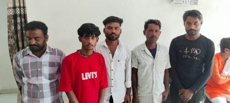 मैहर में श्रद्धालुओं से लूट! फिर पुलिस ने 5 को दबोचा, सीधा कोर्ट में पेश! 🚨