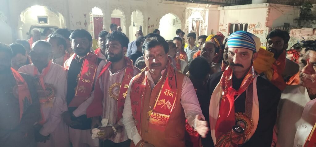 मैहर किले में महाराजा अक्षयराज सिंह जू देव ने किया श्री बिहारी जू का पूजन-अर्चन, निकली भव्य शोभायात्रा 1 मैहर किले में महाराजा अक्षयराज सिंह जू देव ने किया श्री बिहारी जू का पूजन-अर्चन, निकली भव्य शोभायात्रा - मैहर, मध्य प्रदेश