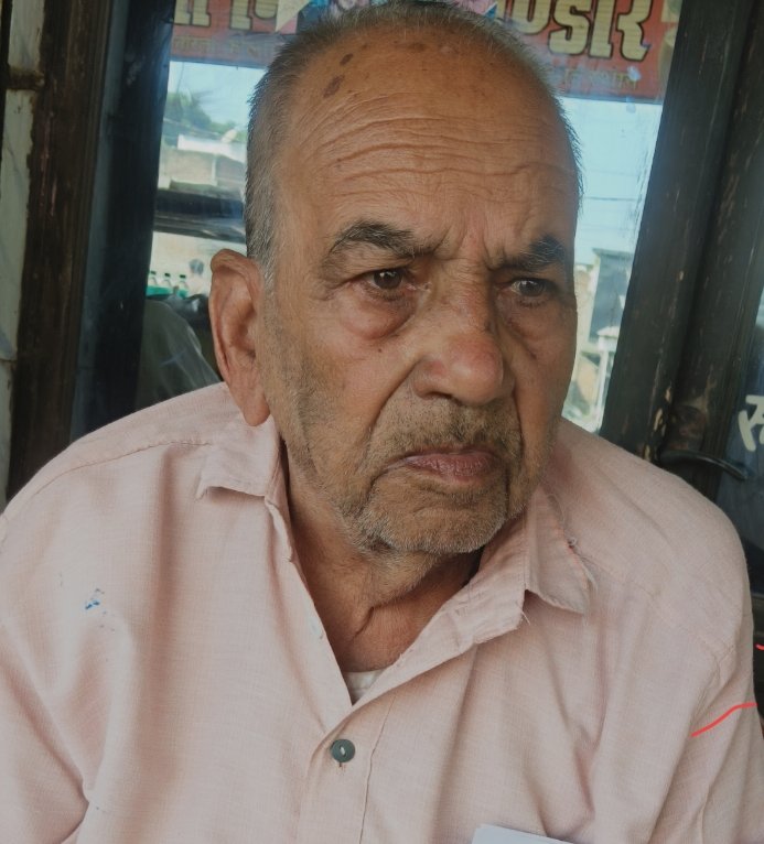 प्रसिद्ध स्थल होने के बाद भी माँ शारदा मंदिर एवं परिसर और मैहर क्षेत्र मूलभूत सुविधाओं से दूर है