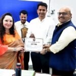 शारदीय नवरात्रि मेले एवं सांस्कृतिक कार्यक्रमों में उत्कृष्ट योगदान देने वाले विभागों एवं अधिकारियों का सम्मान