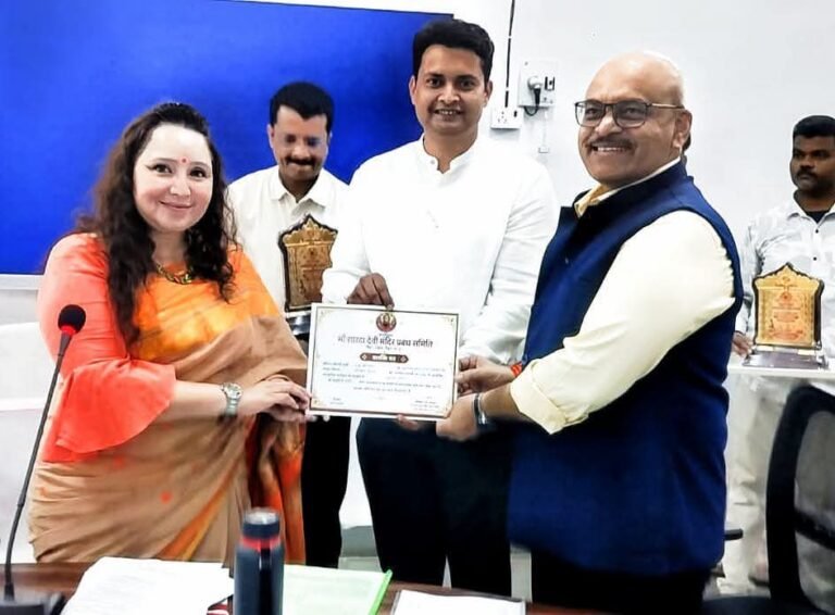 शारदीय नवरात्रि मेले एवं सांस्कृतिक कार्यक्रमों में उत्कृष्ट योगदान देने वाले विभागों एवं अधिकारियों का सम्मान