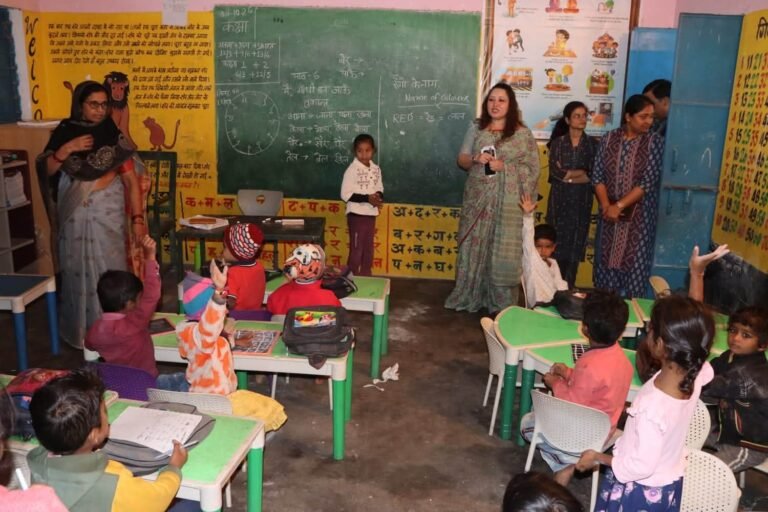 वाह! ककरा स्कूल में कलेक्टर बनीं टीचर!