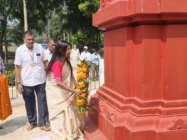 राष्ट्रपिता महात्मा गांधी की जयंती एवं भारत के पूर्व प्रधानमंत्री लाल बहादुर शास्त्री जी के जयंती के अवसर पर गांधी मैदान स्थित गांधी मंडप में सर्वधर्म प्रार्थना का आयोजन जिला प्र्व