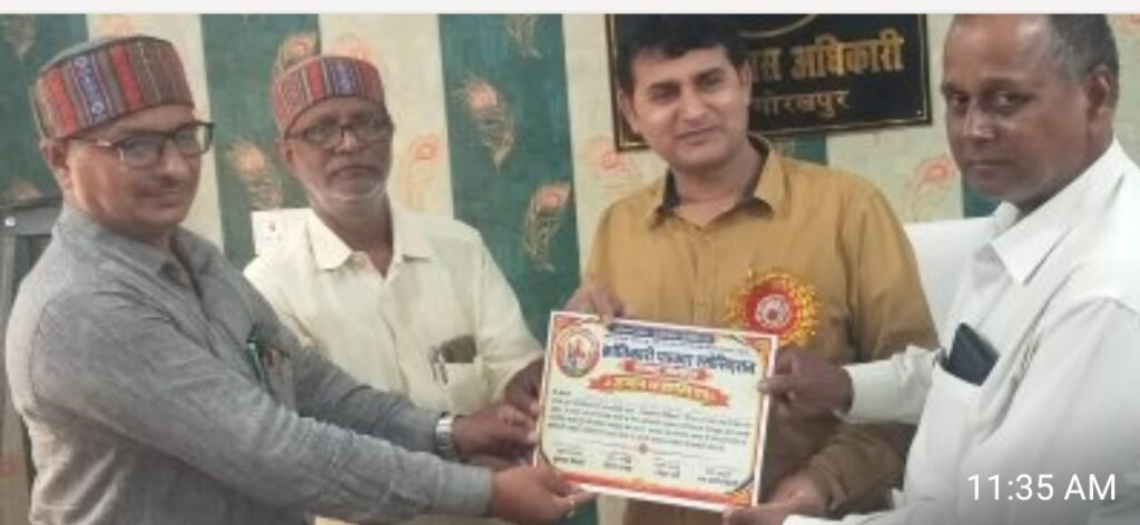 क्रांतिकारी पत्रकार एसोसिएशन उत्तर प्रदेश ने खंड विकास अधिकारी उरुवा को किया सम्मानित - GORAKHPUR, उत्तर प्रदेश