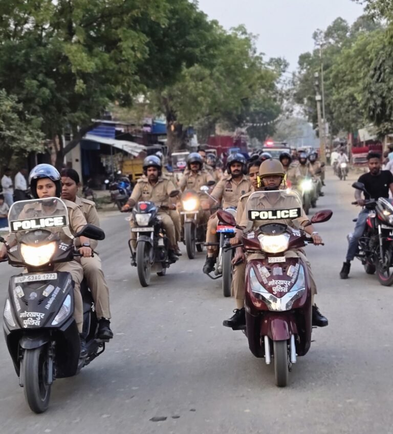 दुर्गा पूजा, दशहरा और रामलीला पर्व को लेकर सिकरीगंज पुलिस अलर्ट, निकाला मोटरसाइकिल जुलूस