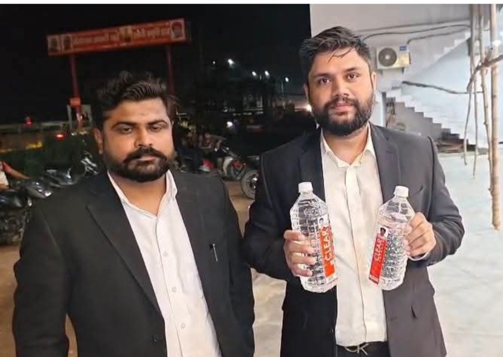 सिद्धार्थनगर में नकली ब्रांडेड पानी फैक्ट्री पर छापा, लाखों का माल बरामद 1 सिद्धार्थनगर में नकली ब्रांडेड पानी फैक्ट्री पर छापा, लाखों का माल बरामद - SIDDHARTHNAGAR, उत्तर प्रदेश