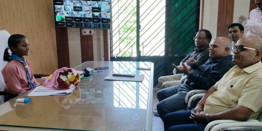 सिद्धार्थनगर में कक्षा 6 की छात्रा पूर्णिमा बनीं एक दिन की CMO, ऑर्थोपेडिक डॉक्टर बनने का है सपना 1 सिद्धार्थनगर में कक्षा 6 की छात्रा पूर्णिमा बनीं एक दिन की CMO, ऑर्थोपेडिक डॉक्टर बनने का है सपना - SIDDHARTHNAGAR, उत्तर प्रदेश