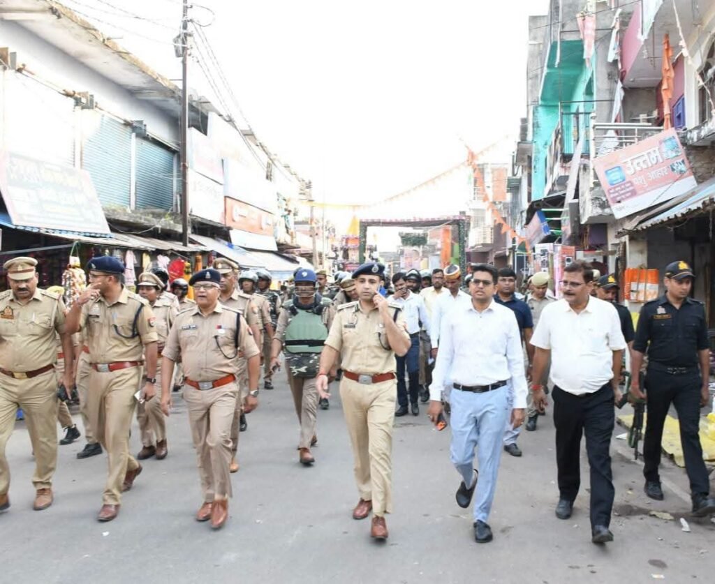 सिद्धार्थनगर में दुर्गा प्रतिमा विसर्जन को लेकर प्रशासन अलर्ट, डीएम-एसपी ने राप्ती घाट का किया निरीक्षण 1 सिद्धार्थनगर में दुर्गा प्रतिमा विसर्जन को लेकर प्रशासन अलर्ट, डीएम-एसपी ने राप्ती घाट का किया निरीक्षण - SIDDHARTHNAGAR, उत्तर प्रदेश