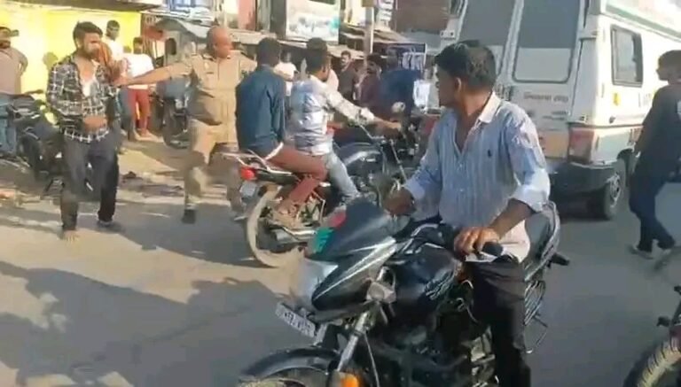 सिद्धार्थनगरः खेसरहा SBI ATM पर जमकर चले लात-घूंसे, मारपीट का वीडियो वायरल; गार्ड की गैरमौजूदगी पर उठे सवाल