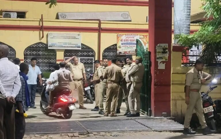 बलरामपुर में दुर्गा पंडाल में खूनी हादसाः अनियंत्रित कार ने 7 लोगों को रौंदा, 3 की मौत