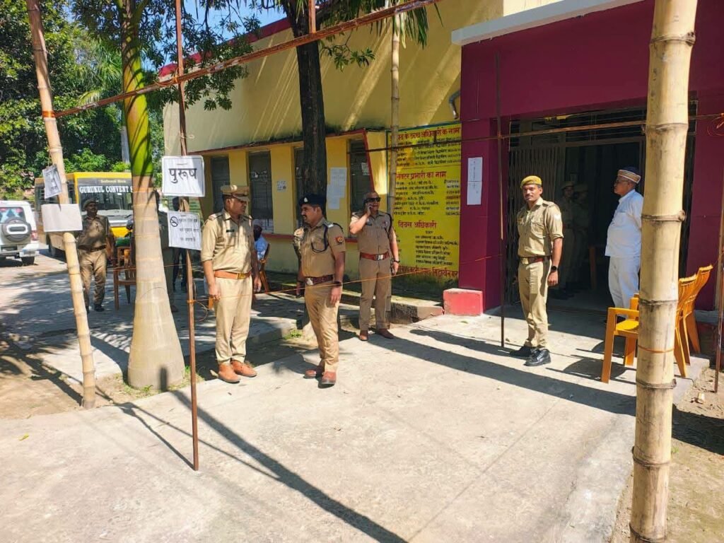 गोरखपुर-फैजाबाद खण्ड शिक्षक निर्वाचन-2026 को सकुशल सम्पन्न कराये जाने के दृष्टिगत अपर जिलाधिकारी व अपर पुलिस अधीक्षक द्वारा द्वारा क्षेत्राधिकारी शोहरतगढ़ के साथ तहसील शोहरतगढ़ के - SIDDHARTHNAGAR, उत्तर प्रदेश