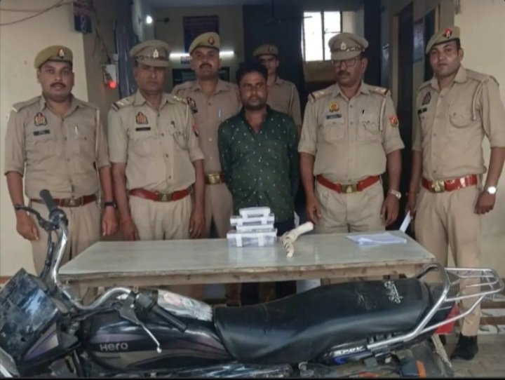 21 मुकदमों का वांछित अपराधी बंटी गिरफ्तारः विजयगढ़ पुलिस ने भैंस चोरी और अवैध हथियार के साथ पकड़ा, 35 हजार नकद भी मिले