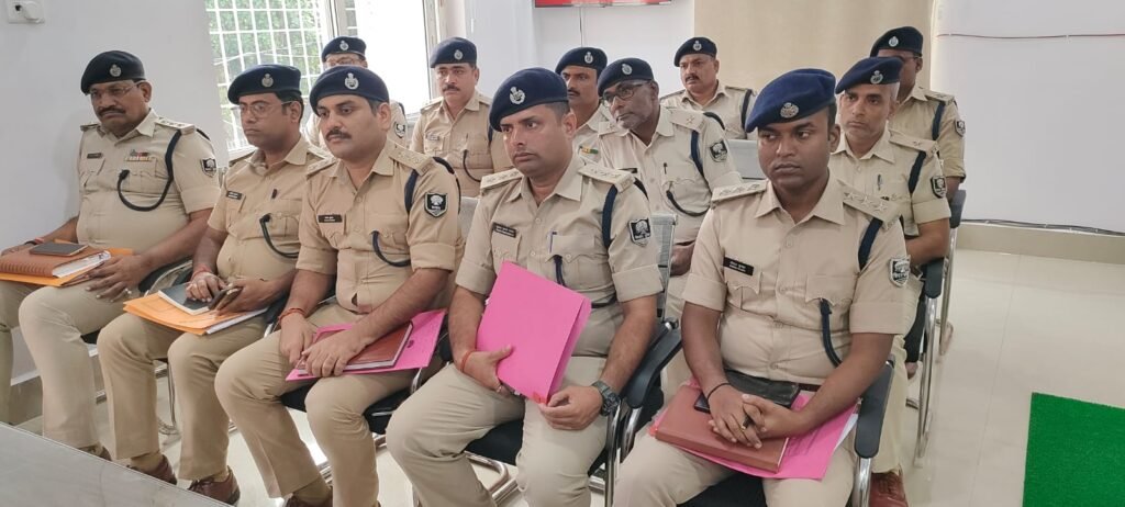 पुलिस अधीक्षक ग्रामीण, गया की अध्यक्षता में पुलिस कार्यालय, गया में सभी अनुमंडल पुलिस पदाधिकारियों एवं सभी अंचल निरीक्षकों के साथ अपराध नियंत्रण एवं कांडों की समीक्षा हेतु बैठक l - गया, बिहार