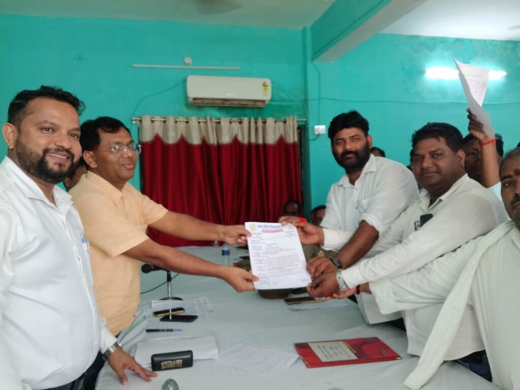 लंबित एवं न्यायोचित मांगों को लेकर लेखपाल संघ ने मुख्यमंत्री को भेजा पत्र, 2800 ग्रेड पे की मांग प्रमुख 1 लंबित एवं न्यायोचित मांगों को लेकर लेखपाल संघ ने मुख्यमंत्री को भेजा पत्र, 2800 ग्रेड पे की मांग प्रमुख - GHAZIPUR, उत्तर प्रदेश