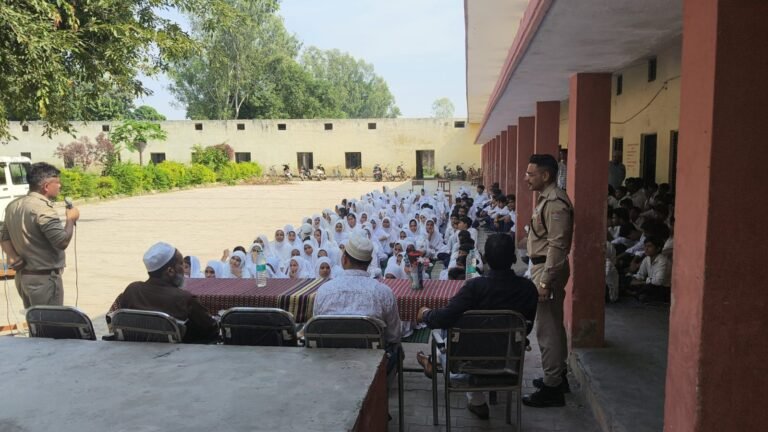हरिद्वार पुलिस द्वारा इण्टर कॉलेज इमाम साहब में साईबर सुरक्षा अभियान के तहत चलाया विशेष जागरूकता अभियान।