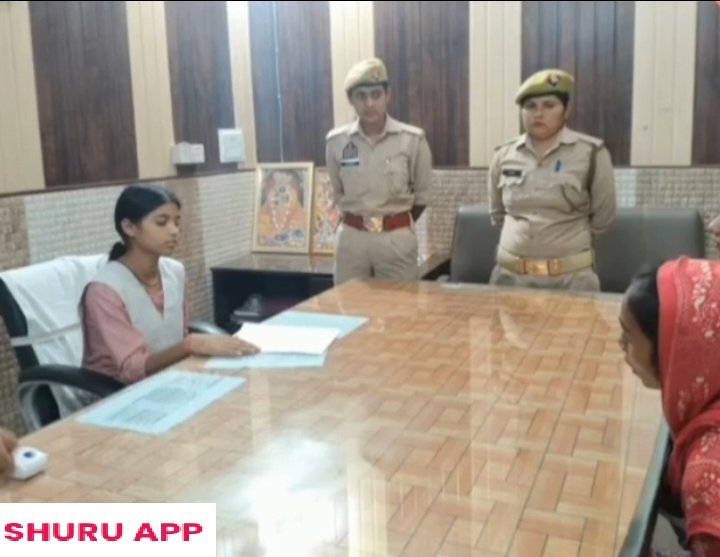 हाथरसः सिकंदराराऊ में छात्रा रश्मि बनीं एक दिन की थाना प्रभारी, सुनीं फरियादियों की जन समस्याएं सुन और उनका तुरंत निस्तारण करने के निर्देश दिए