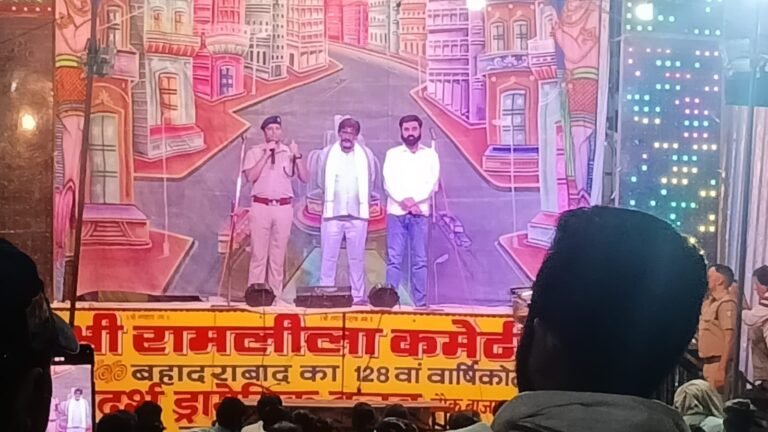 रामलीला के मंच से बहादराबाद पुलिस ने दिया साइबर सुरक्षा का संदेश, ‘डिजिटल रावण’ से बचने की अपील।
