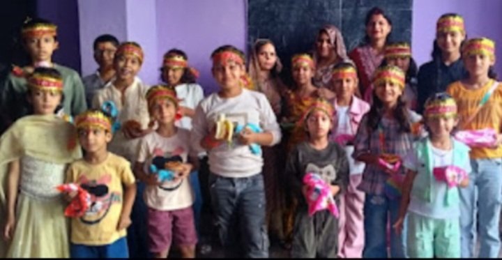 हर्षोल्लास और धार्मिक वातावरण में मनाया गया महानवमी का त्यौहार, कन्या लंगूरा को जिमाकर बांटे उपहार