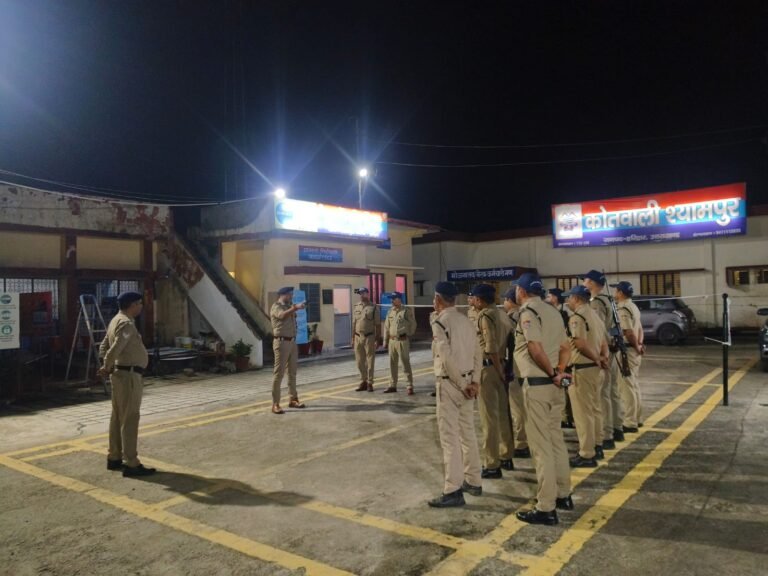 त्योहारों को लेकर श्यामपुर पुलिस अलर्ट, क्षेत्र में की पैदल गश्त।