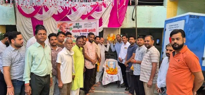 गोरमी में गांधी जयंती पर किया गया बापू को नमन 1 गोरमी में गांधी जयंती पर किया गया बापू को नमन - भिण्ड, मध्य प्रदेश