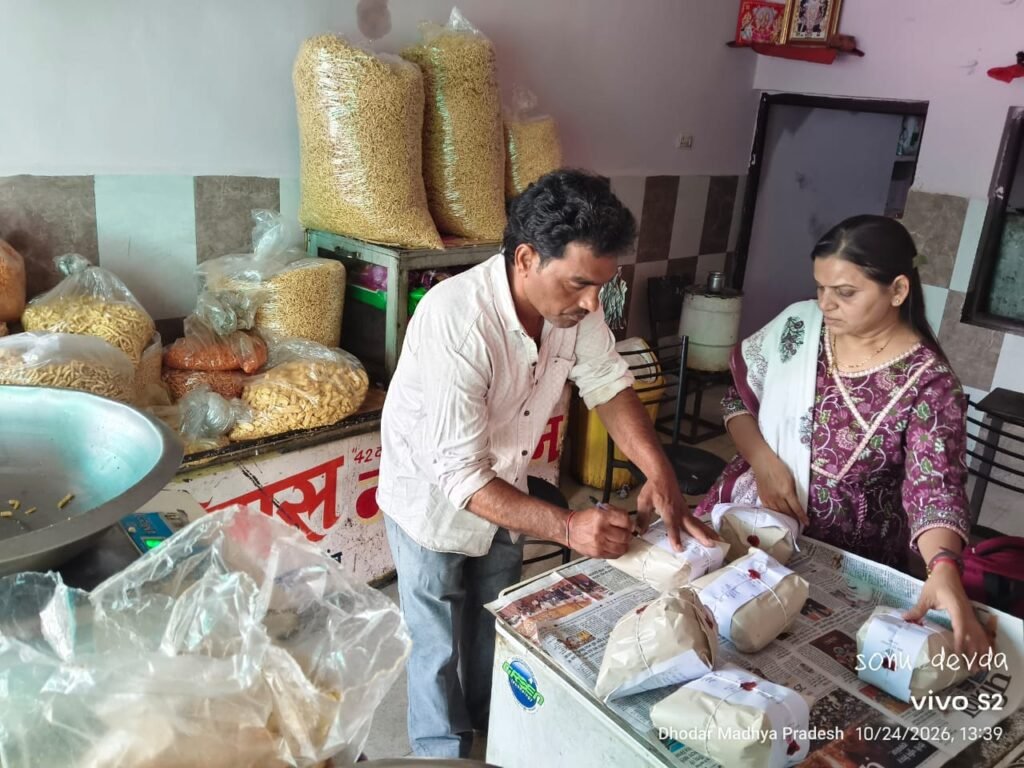 खाद्य सुरक्षा विभाग ने मावा तथा सेव के सैंपल लिए| - रतलाम, मध्य प्रदेश