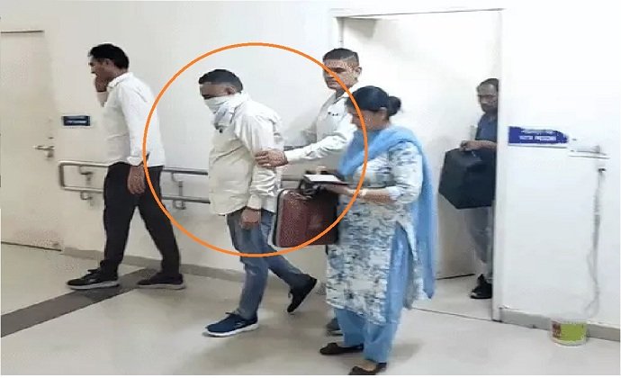 थाने में ही बिछा जाल: लड़ाई-झगड़े के मामले से नाम निकलवाने की एवज में रिश्वत ले रहा SI गिरफ्तार, धरा गया  सब इंस्पेक्टर राजेश कुमार